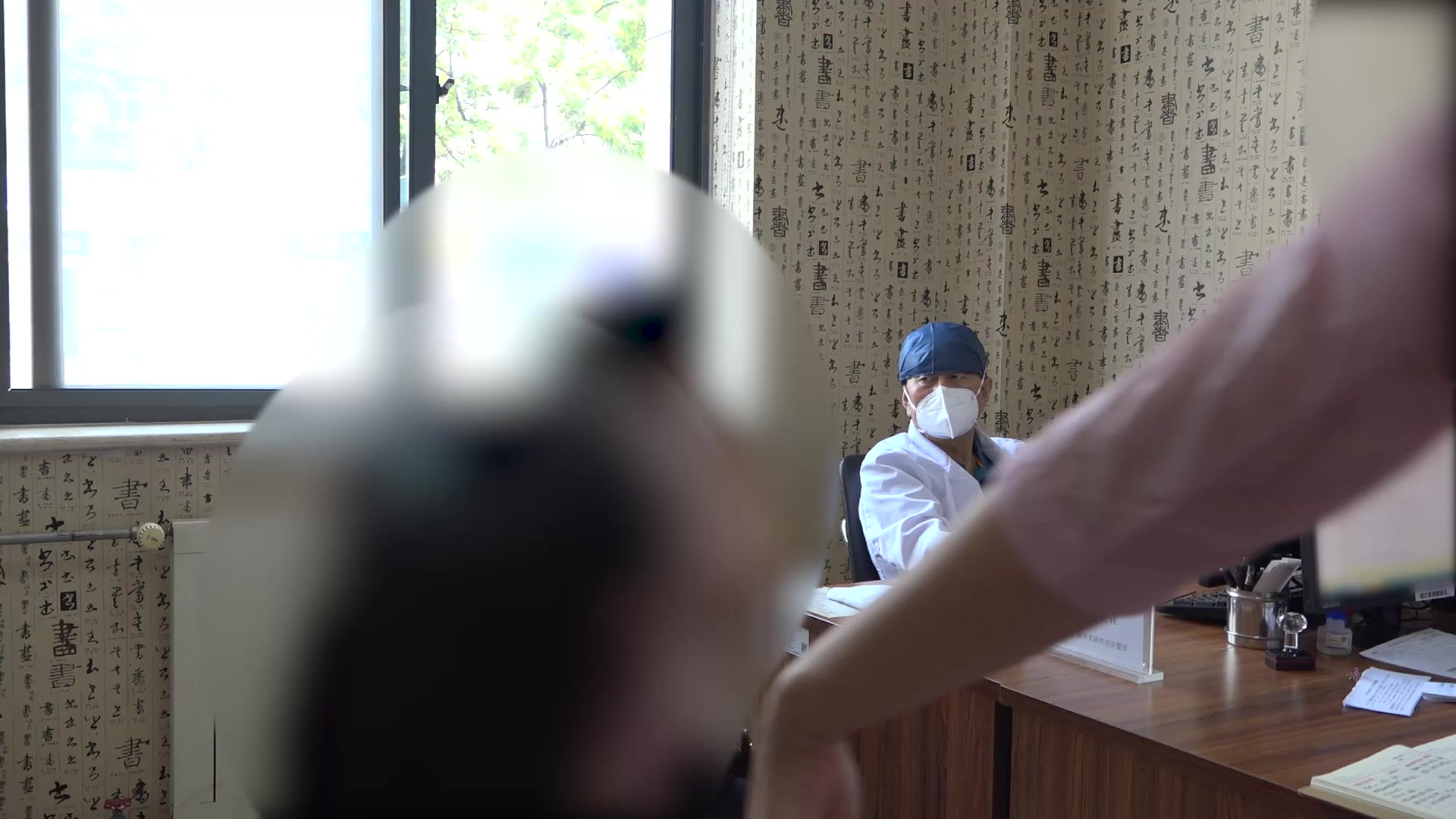 湿热内蕴脾虚肝郁：57岁女性夏季皮炎伴糖尿病的清热利湿法