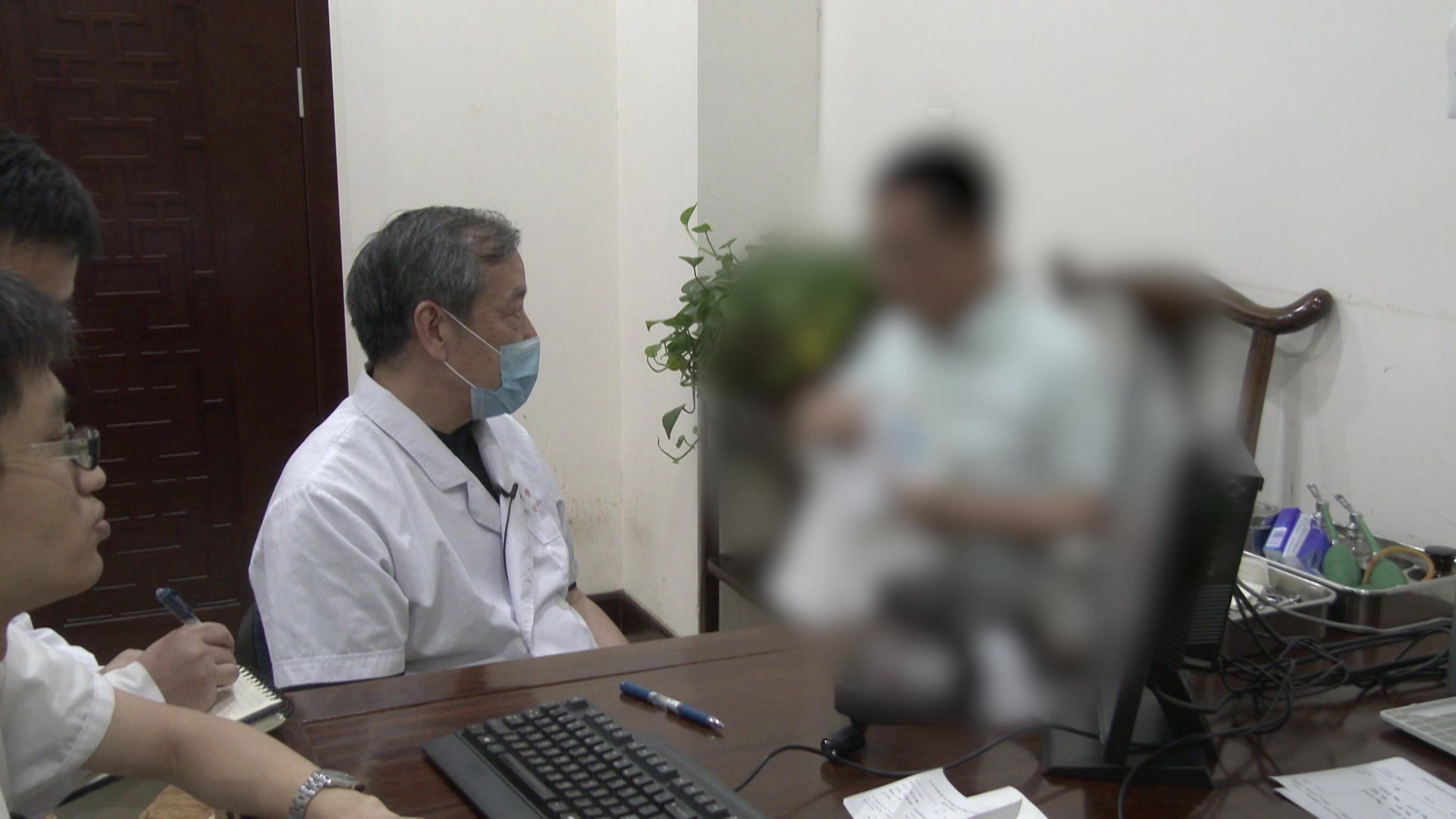 脾虚痰湿喉窍不利：72岁男性喉喑咽痛声嘶的健脾开音法