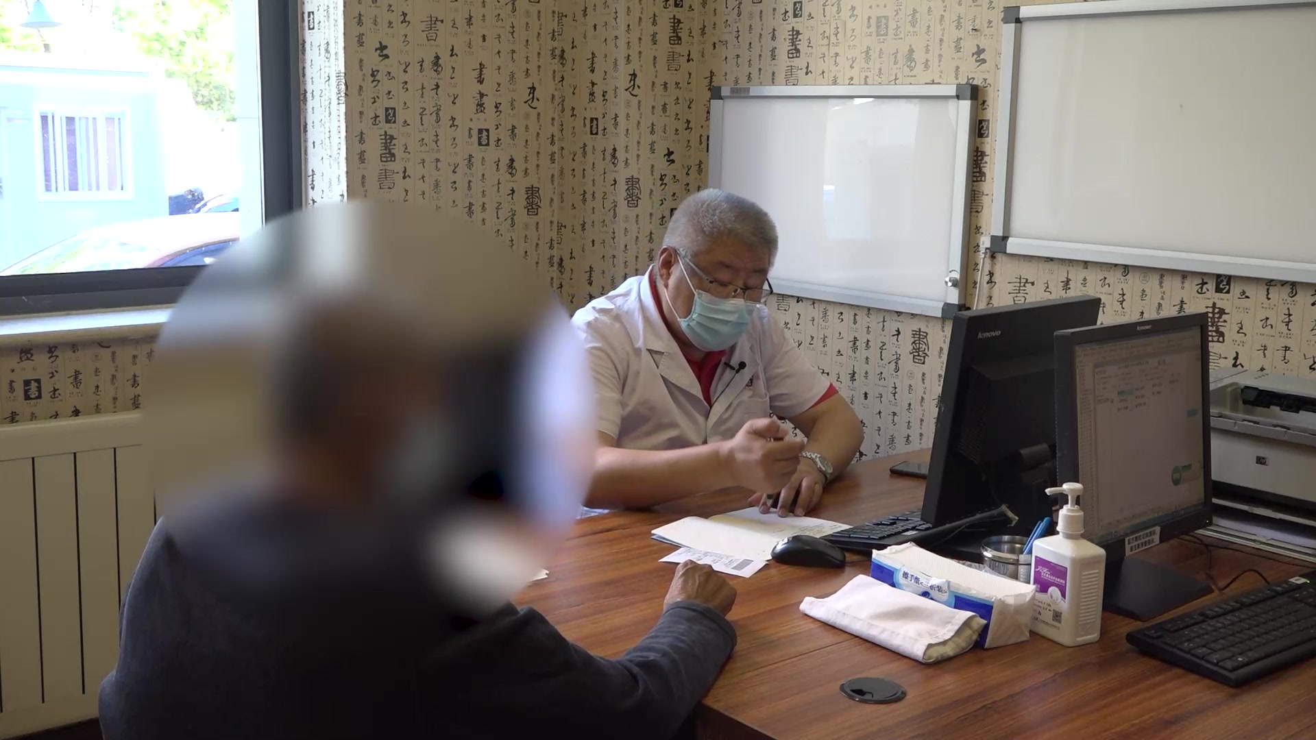 寒湿内蕴肠络瘀滞：71岁男性溃疡性结肠炎大便不成形偶腹痛的温中化湿与调护