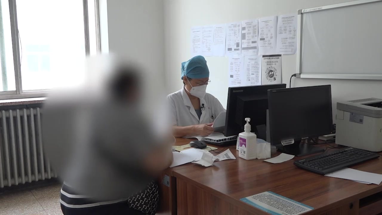 药物性肝损伤：53岁女性疫苗接种后反复发热2周的保肝复诊调治