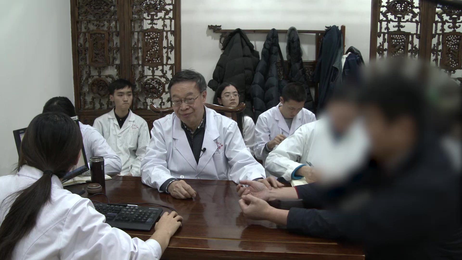 肺气郁痹：53岁男性困倦嗜睡伴足跟痛的宣肺解郁法