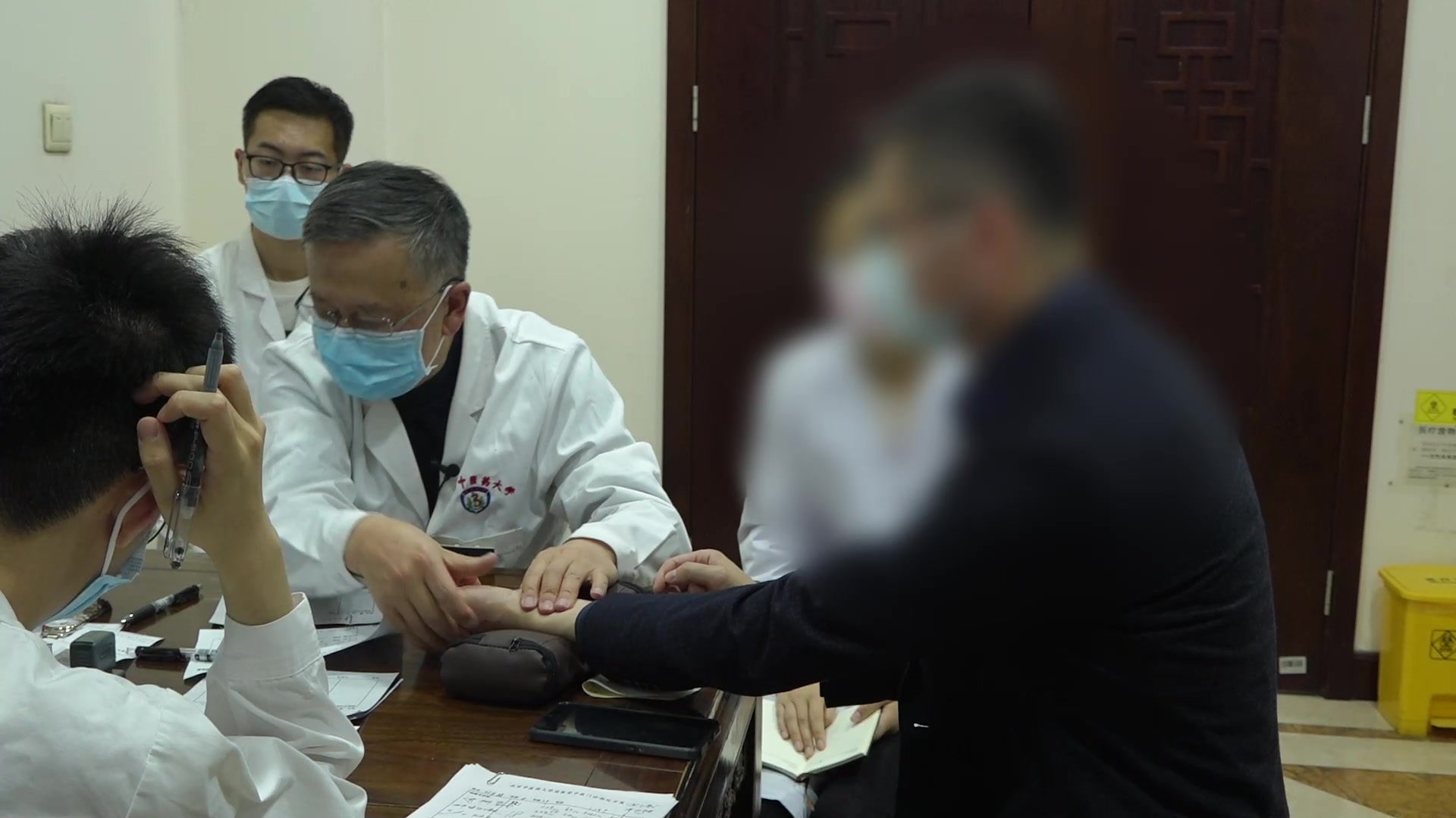 气阴两虚痰浊阻肺：42岁男性流感后胸痛失眠的益气养阴宣肺法