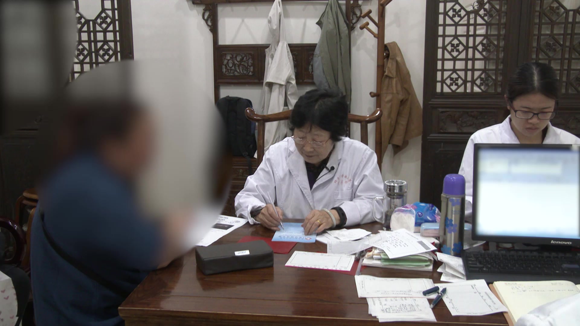 脾虚痰湿肝郁气滞：42岁女性月经后期伴乳癖病的中药软坚散结调治