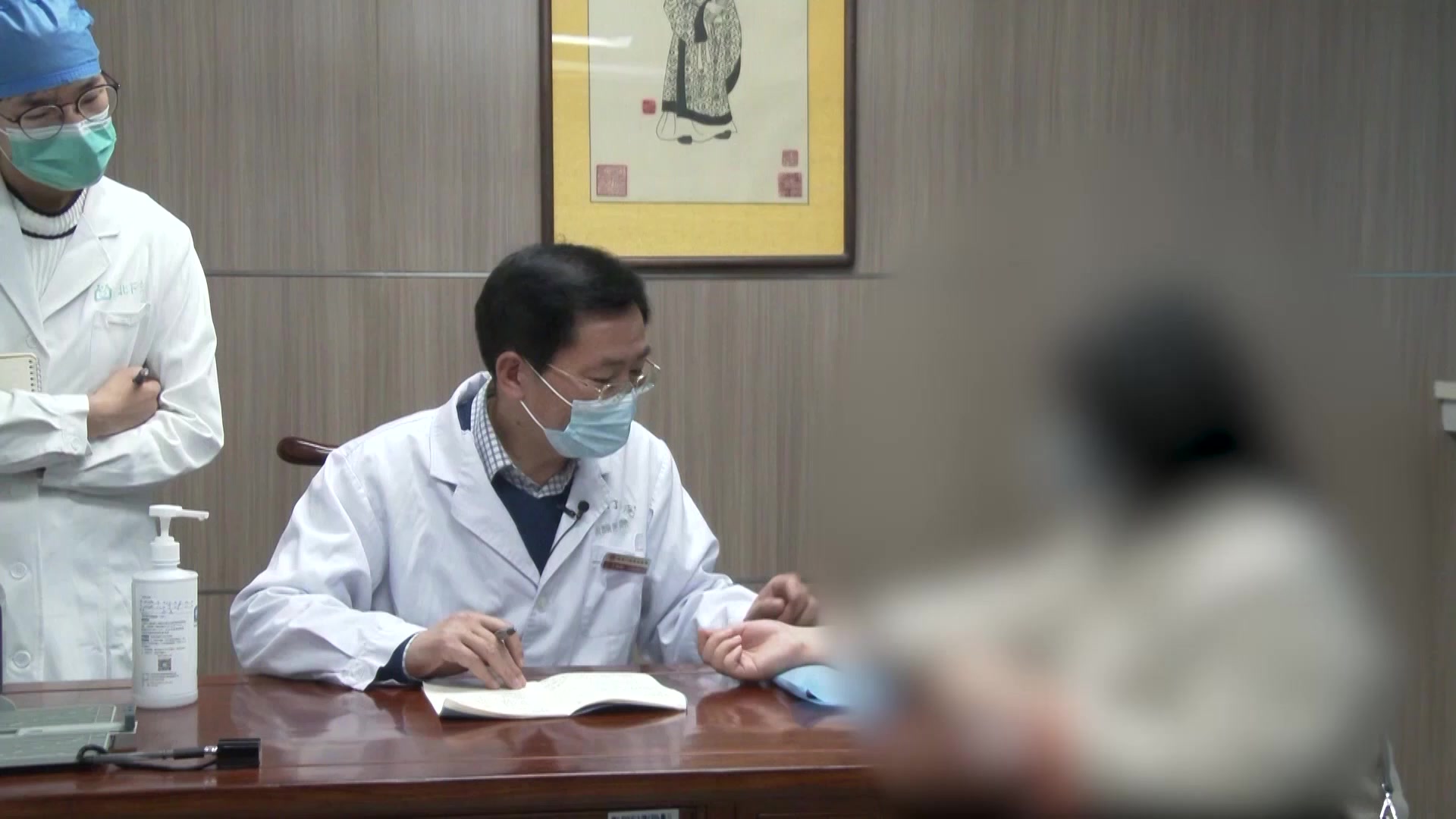 31岁女性肾炎尿酸偏高及劳累后足跟痛的饮食指导与经期调整