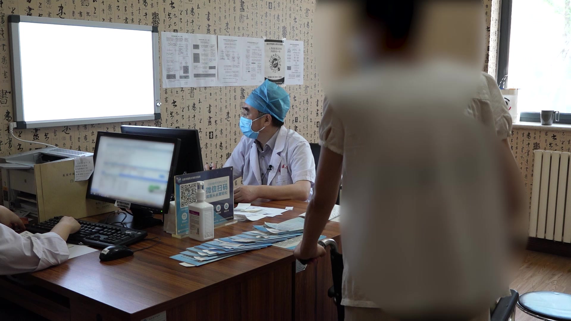 肾虚湿热瘀阻：83岁肾癌患者尿血排尿困难的急则治标策略