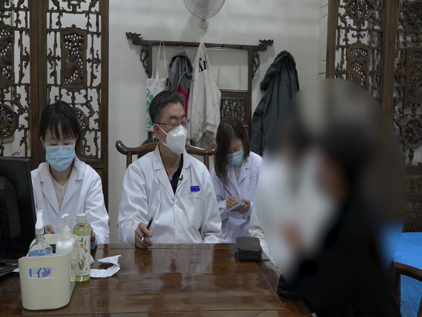 肾阴阳两虚兼肝胃不和：51岁更年期失眠烘热汗出之补肾安神法