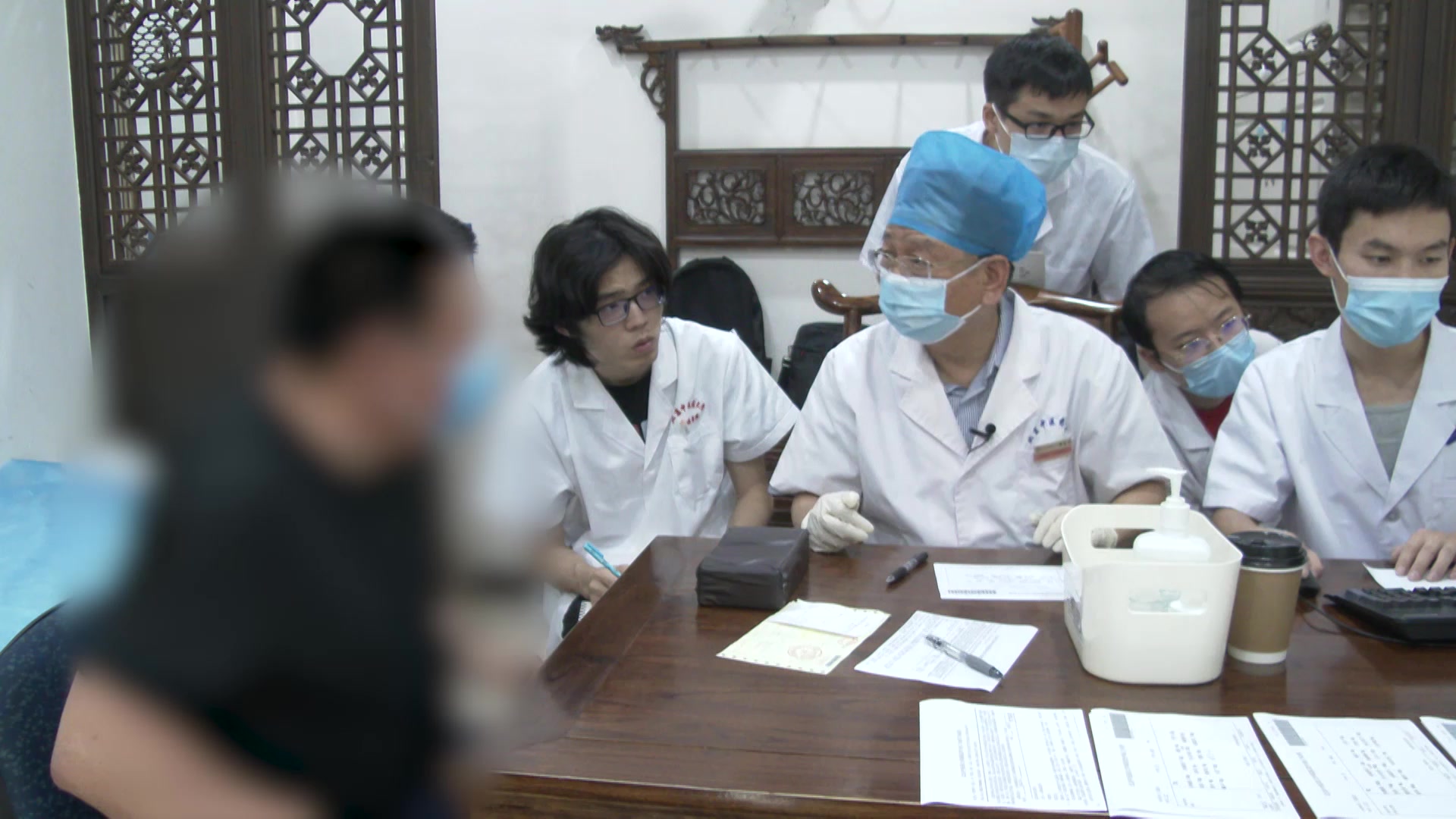 湿热内蕴表虚不固：45岁男性汗出不止伴冷汗的清热燥湿固表法