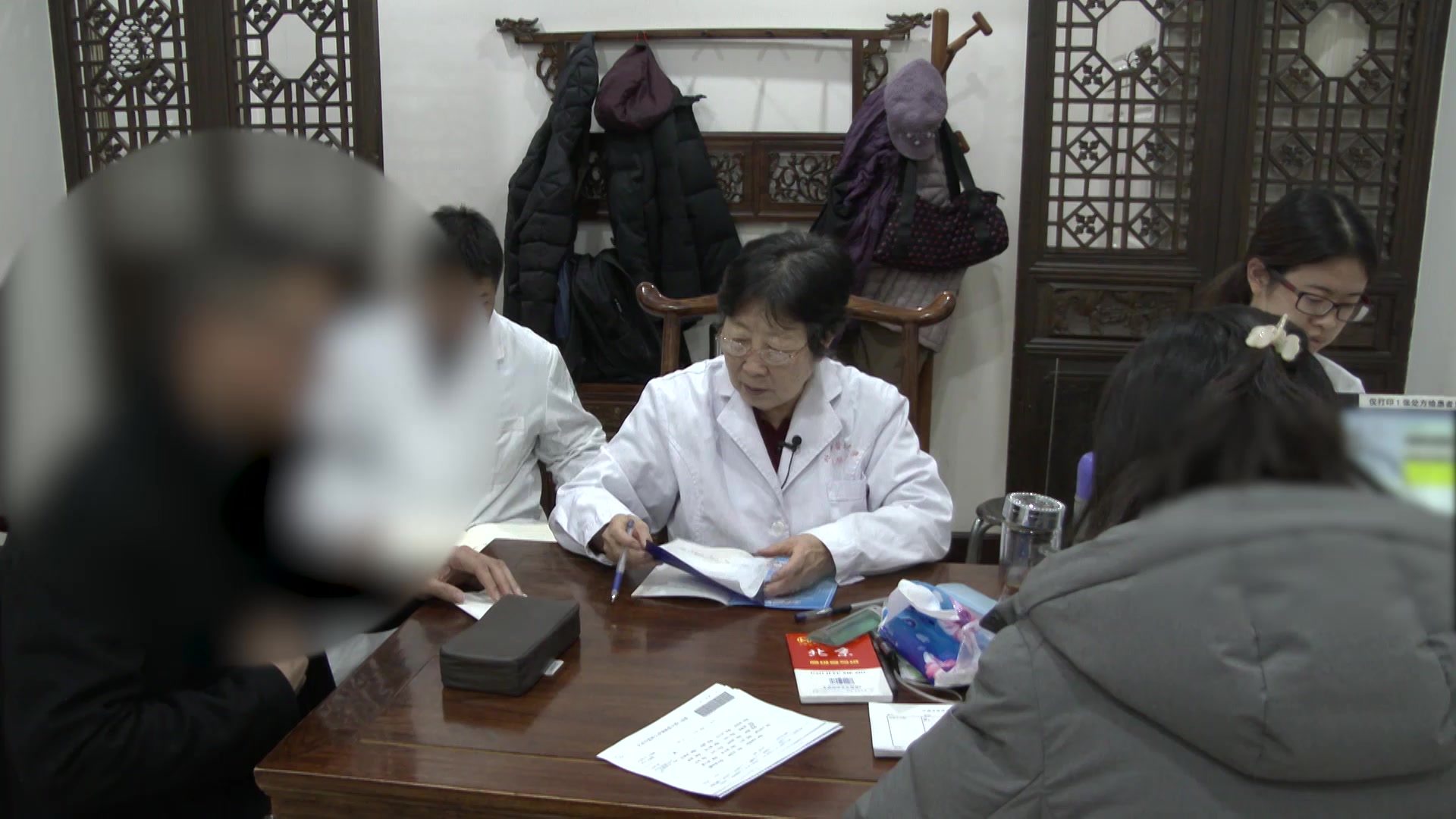 脾胃虚弱升降失调：40岁男性胃食管反流便秘的健脾降逆通腑法