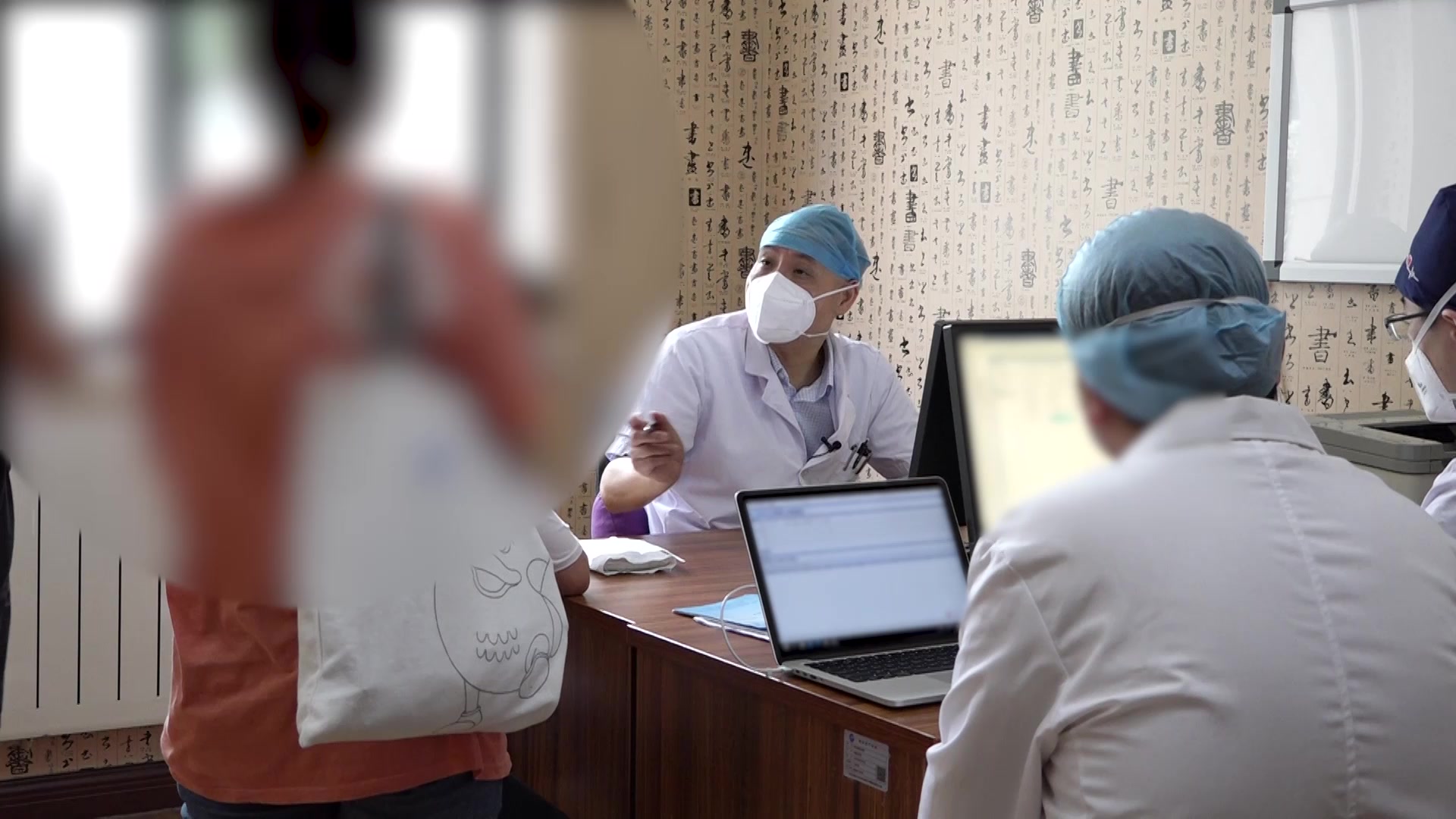 脾虚湿热久痢：13岁男生克罗恩病腹痛的中药健脾清热化湿法