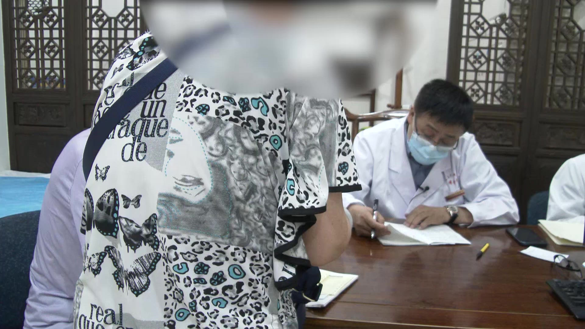 气郁痰凝：64岁男性甲状腺结节伴眼花耳鸣的理气化痰散结法