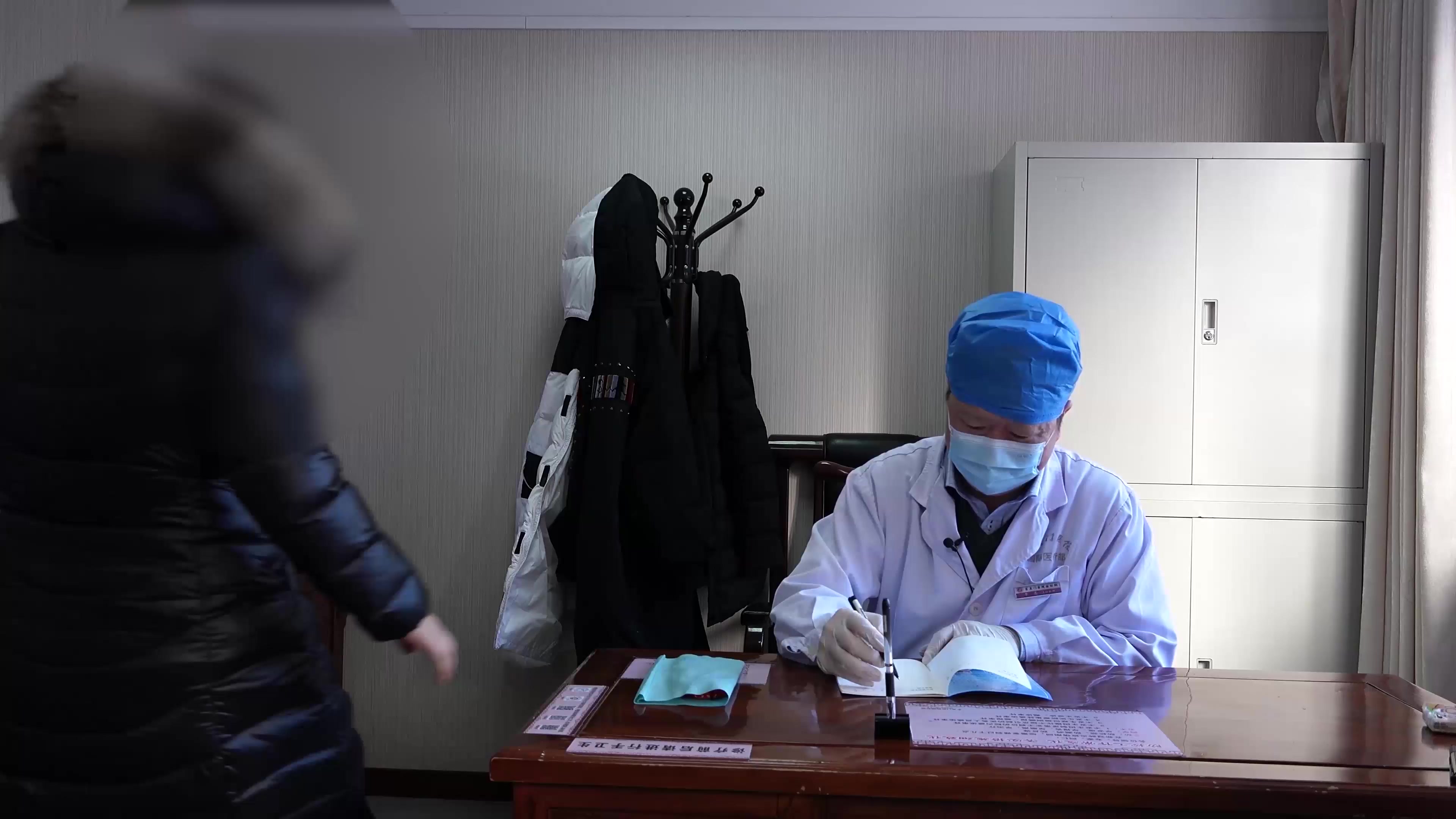 气血亏虚阴阳失调：40岁卵巢癌术后化疗后失眠出汗关节痛的扶正调衡法