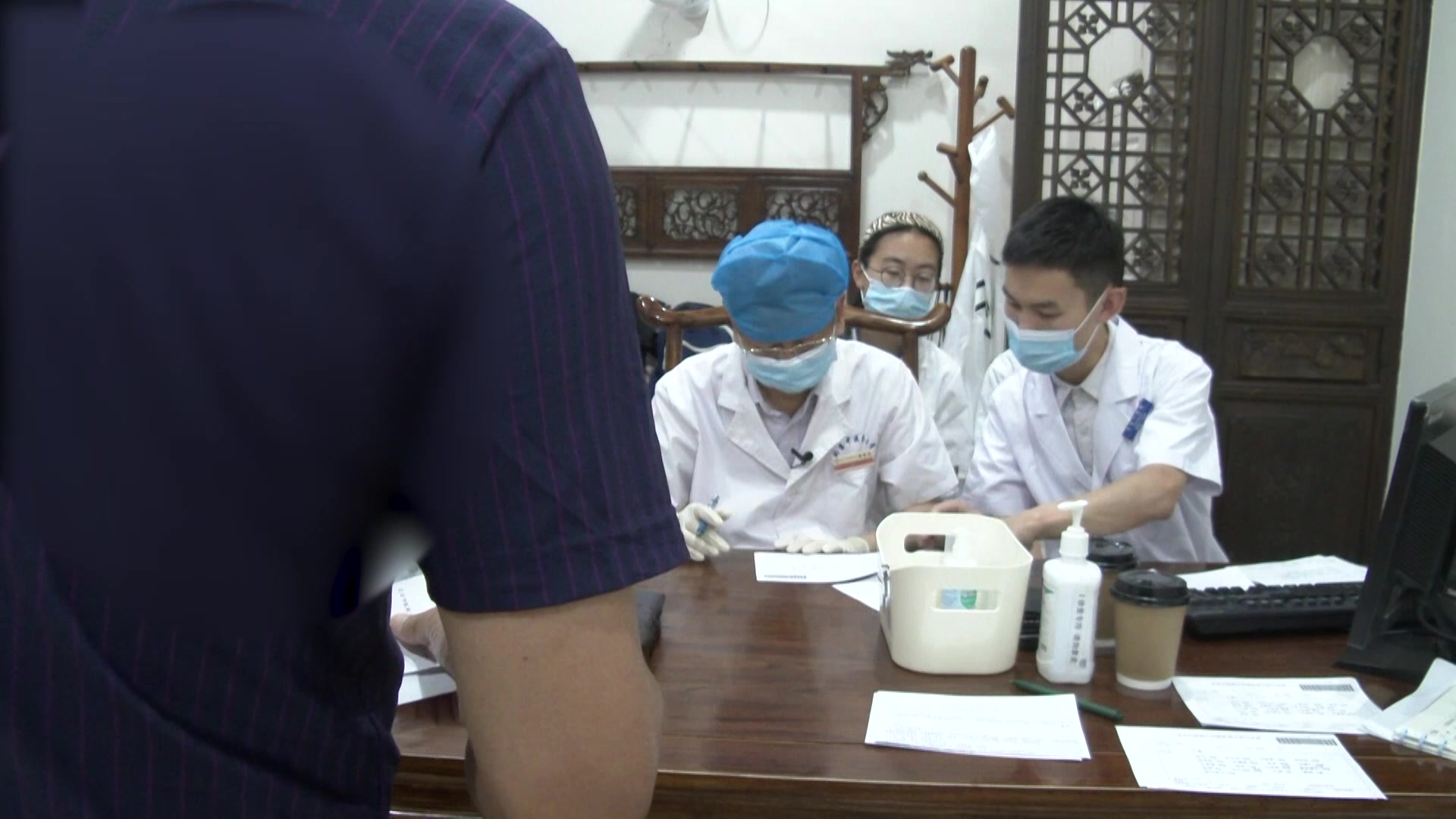 脾气虚弱气滞血瘀：51岁女性腹胀如鼓伴腹痛呕吐的健脾理气化瘀法