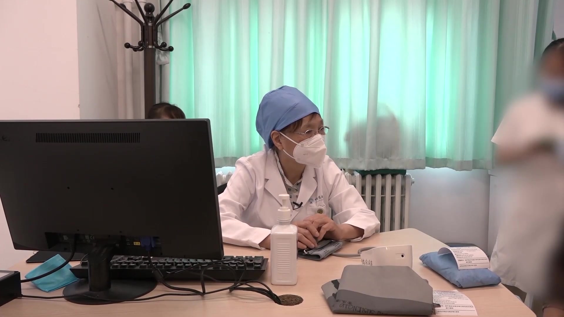 清阳不升阴伤浊滞：69岁女性头晕便秘失眠的升清降浊滋阴法