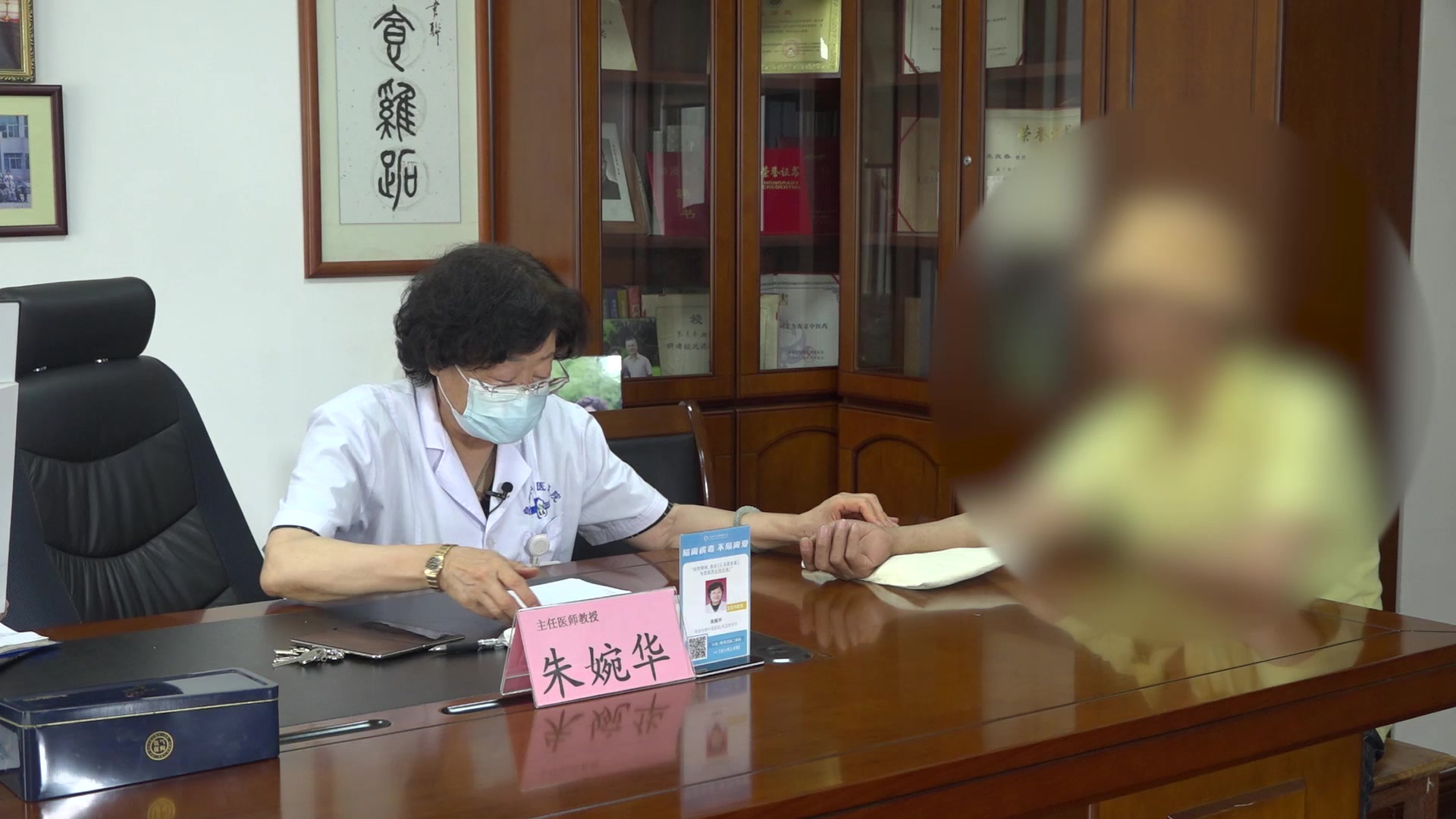 肝阳上亢：49岁男性户外工作者头晕高血压的针灸泡脚降压法
