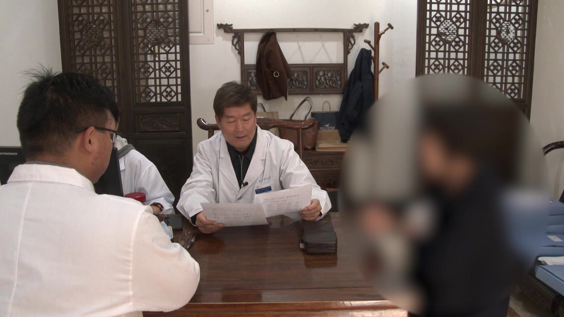 痰热内扰证：54岁女性健忘伴痰多尿频的清热化痰利湿法