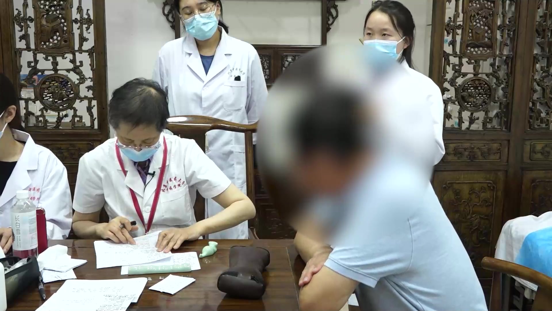 肺脾气虚余邪未清：67岁过敏性鼻炎复诊手麻的扶正化浊思路