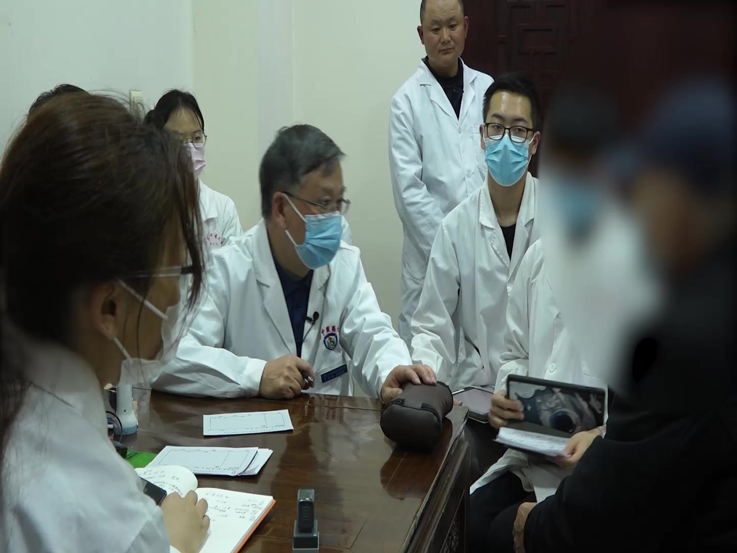 心气不足兼痰瘀交阻肝肾亏虚：77岁男性胸痹膝痛之益气活血补肾法