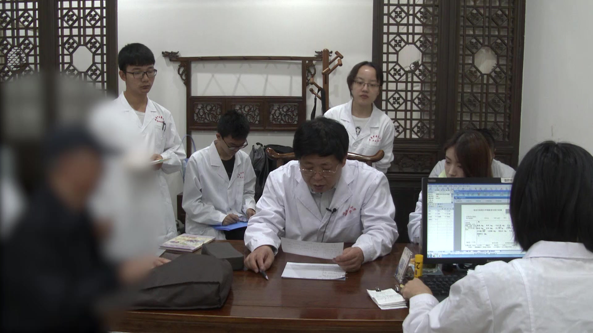 脾胃气阴两虚：75岁萎缩性胃炎服药后乏力早醒的益气养阴安神法