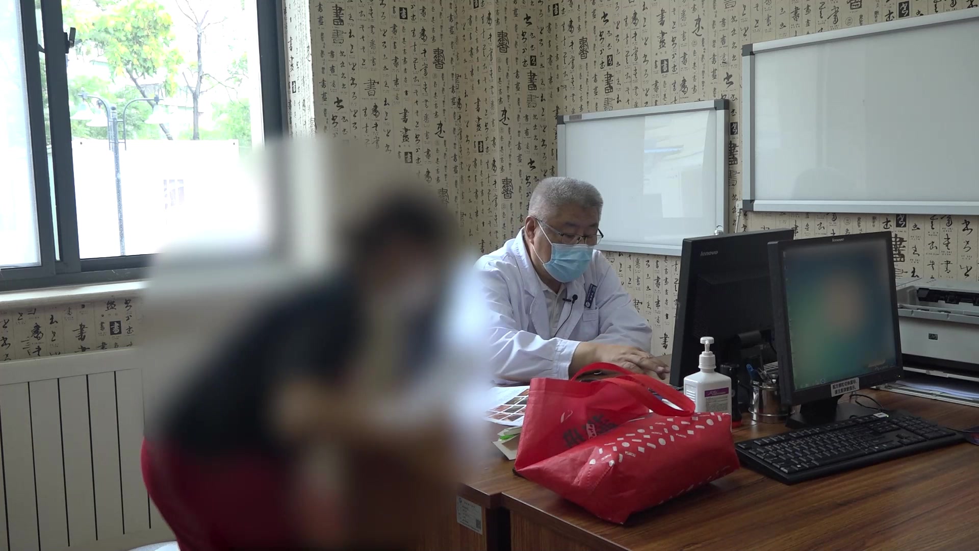 寒湿内蕴肠络瘀滞：54岁女性溃疡性结肠炎便次多、里急后重的温阳化湿法