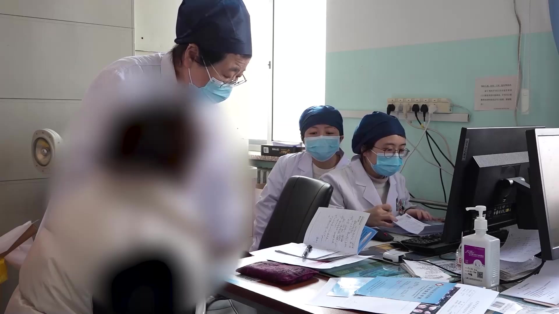 湿热下注：50岁女性宫颈病变伴反复阴道炎的清热利湿外洗与扶正法