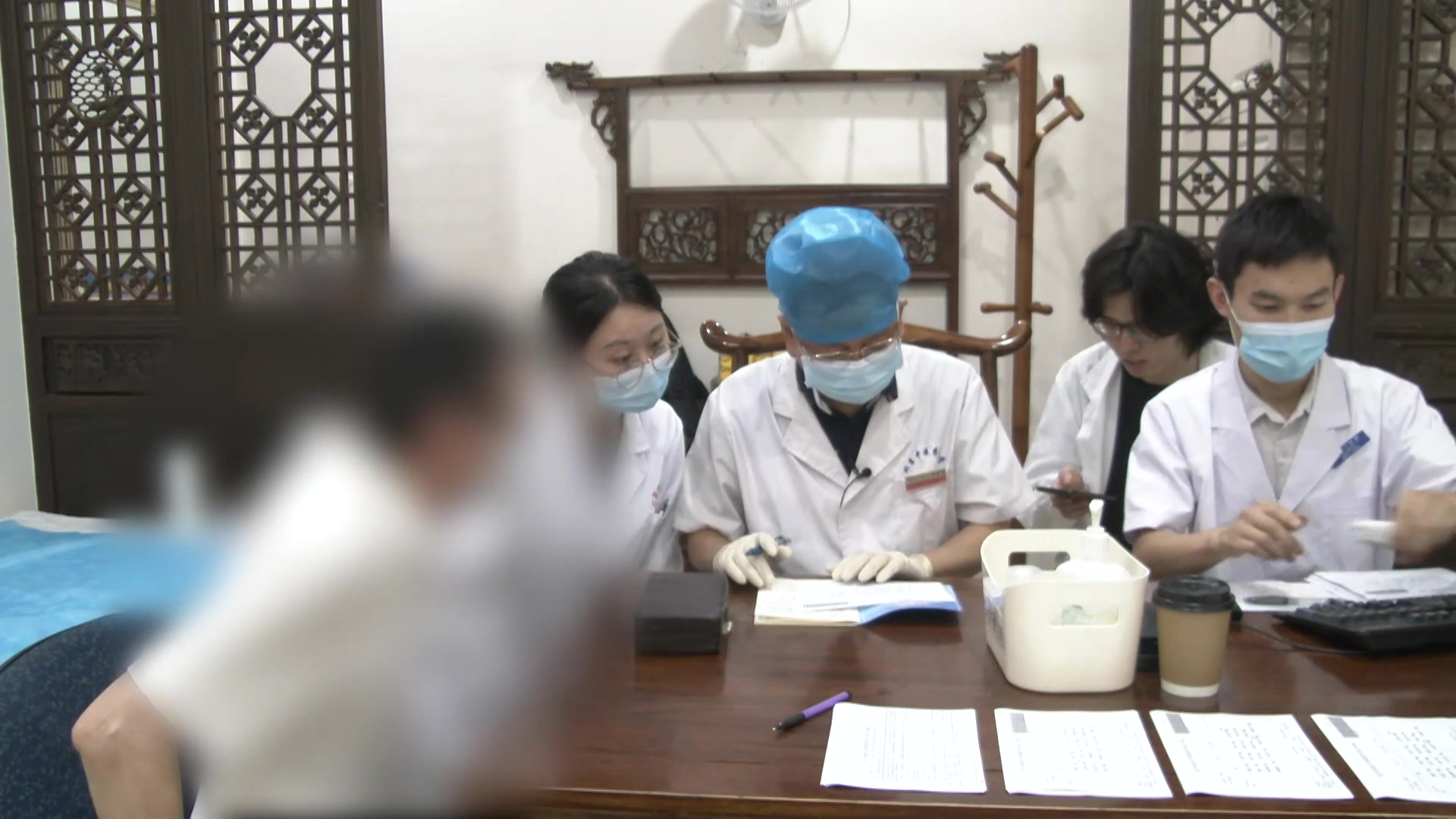 肝郁脾虚痰湿兼瘀：55岁男性焦虑失眠的疏肝健脾祛湿活血法
