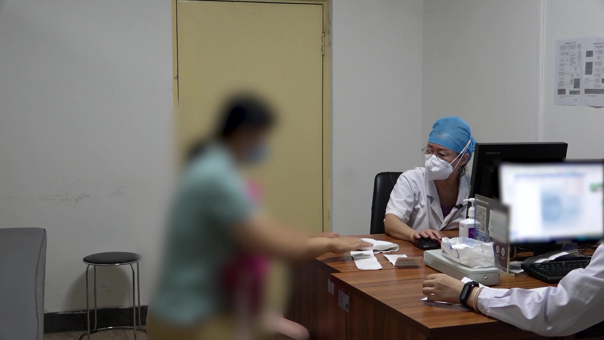 寒湿痹阻兼脾虚湿盛：46岁女性关节疼痛服中药缓解后的复诊调治