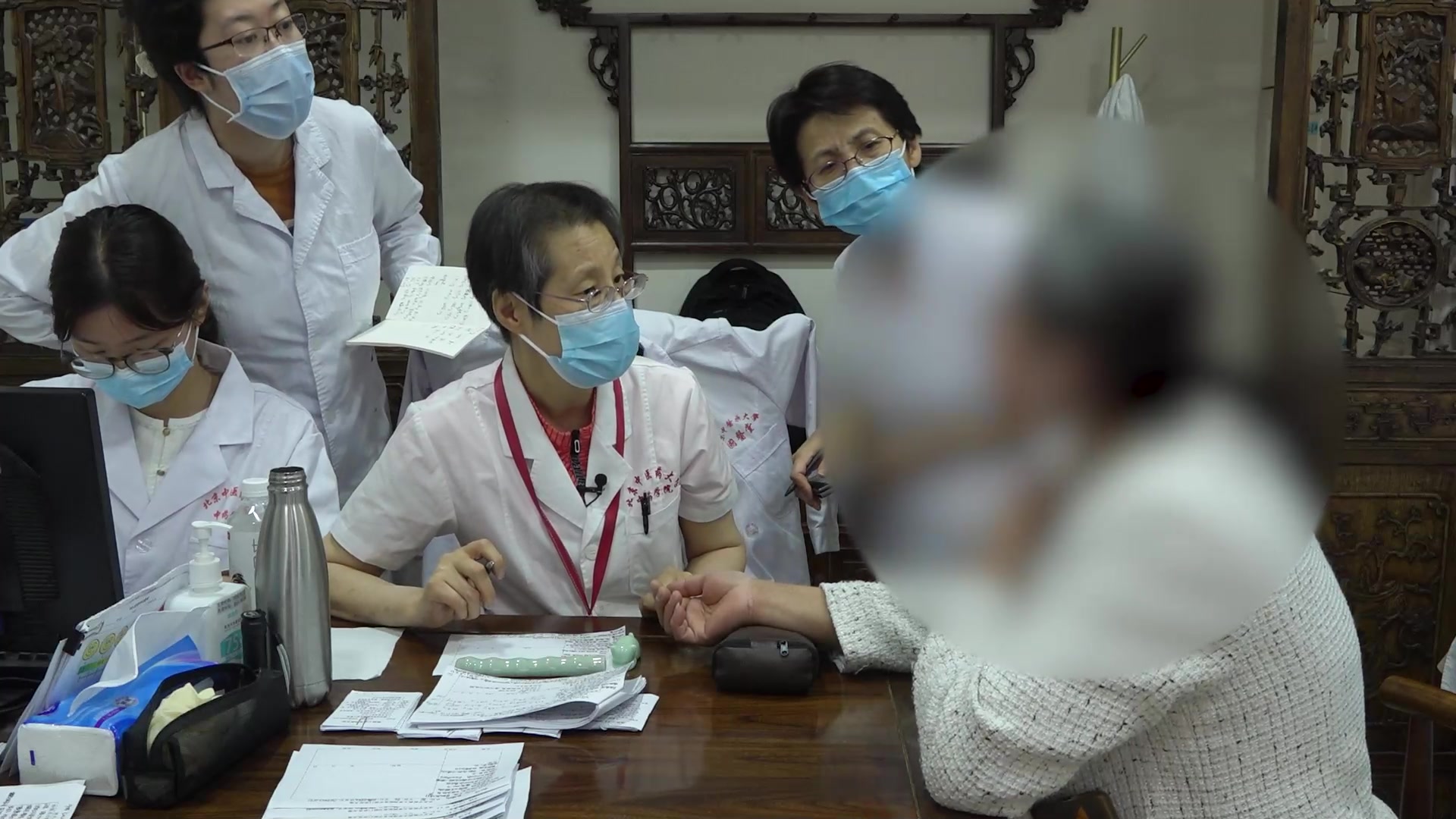 毒邪内蕴肺脾气虚：50岁皮肌炎患者咳嗽烘热的清解益气法