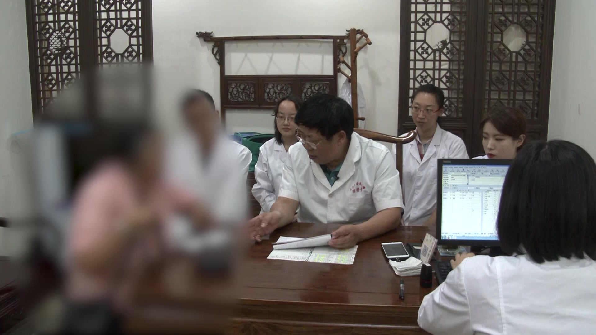 寒湿阻络证：78岁带状疱疹后遗背腰腿痛伴腹胀的祛湿通络健脾法