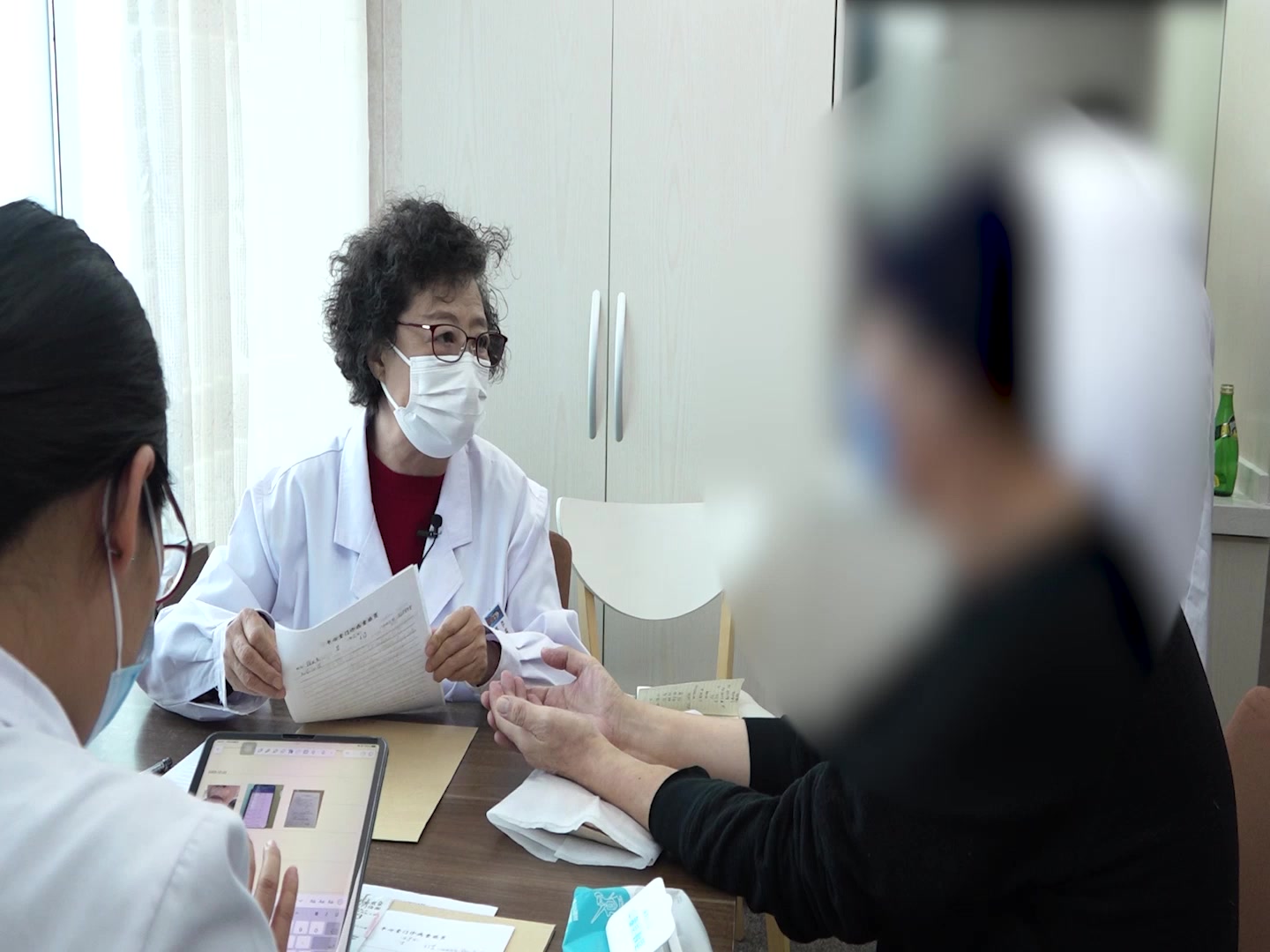 浊毒内蕴络脉不通：61岁尿毒症透析后头痛的利湿化浊通络法