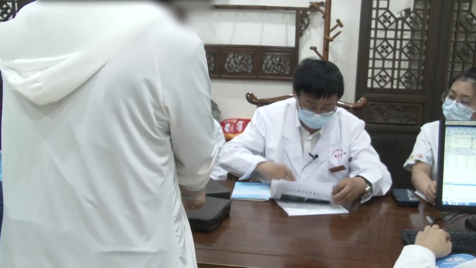 阴虚内热兼湿浊：74岁老年女性盗汗20年伴乳腺增生的整体调治
