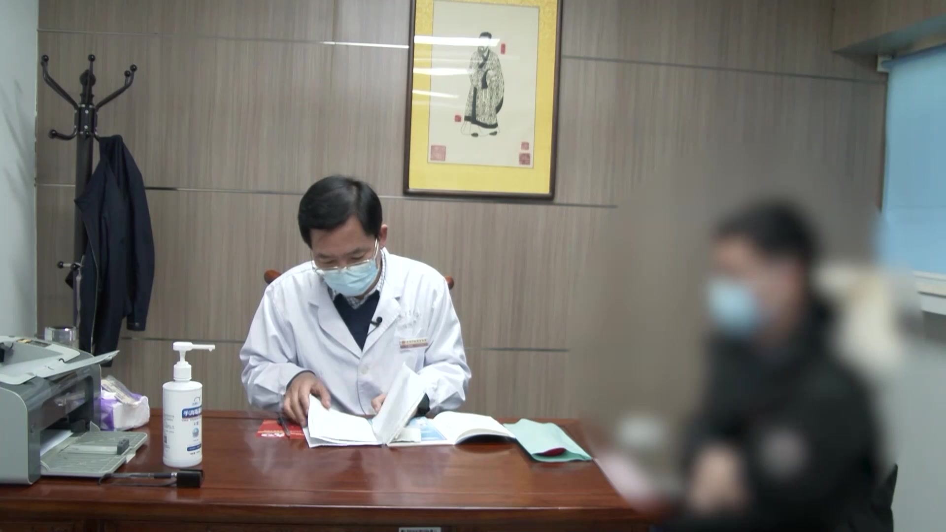 外感热毒脾肾亏虚：33岁男性肾小球肾炎反复的清热利咽调养法