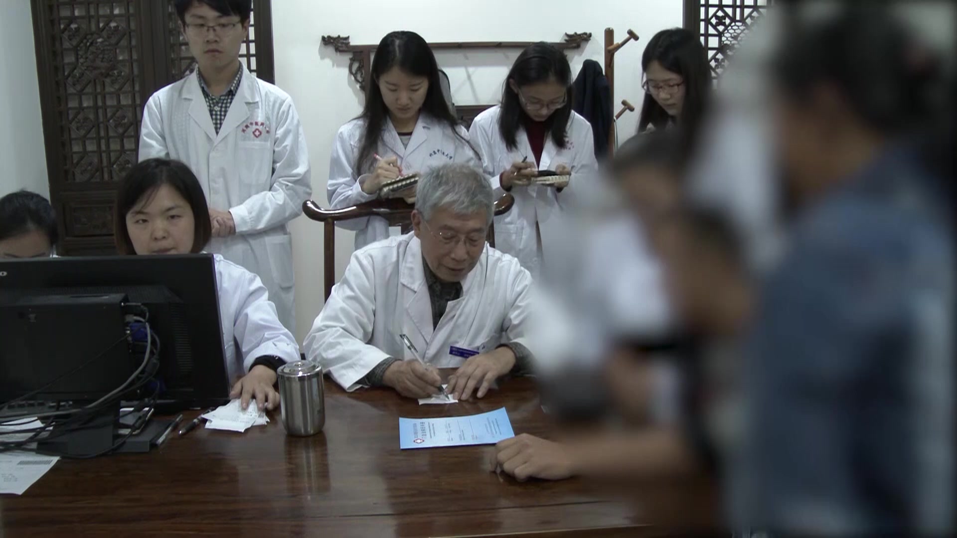 痰热内扰心神不宁：30岁男性焦虑状态心慌头晕的柴芩温胆汤加减