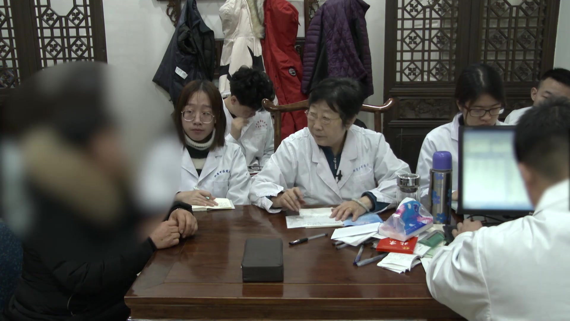 肝郁脾虚心气不足：62岁冠心病患者胸痛憋气的疏肝健脾安神法