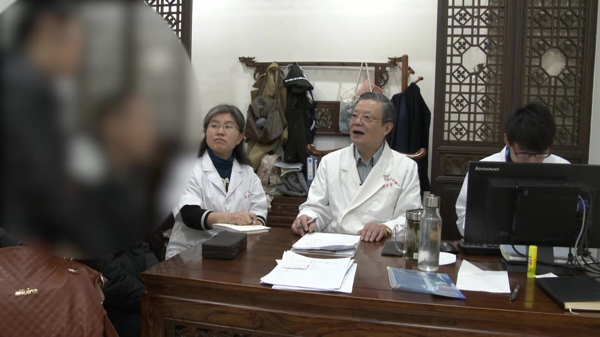 痰热内扰肝气郁结：32岁男性精神分裂症幻听紧张的通腑疏肝法