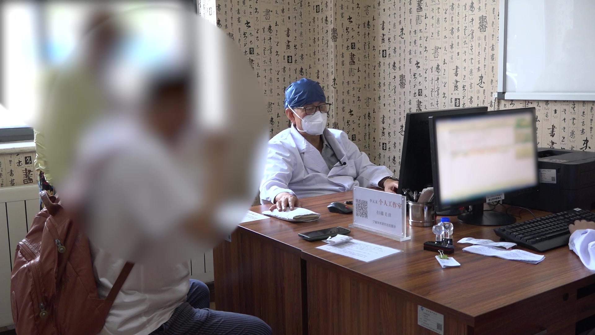 肝郁脾虚湿热内蕴：77岁湿疹患者服药后颈僵口麻的调方清热利湿法