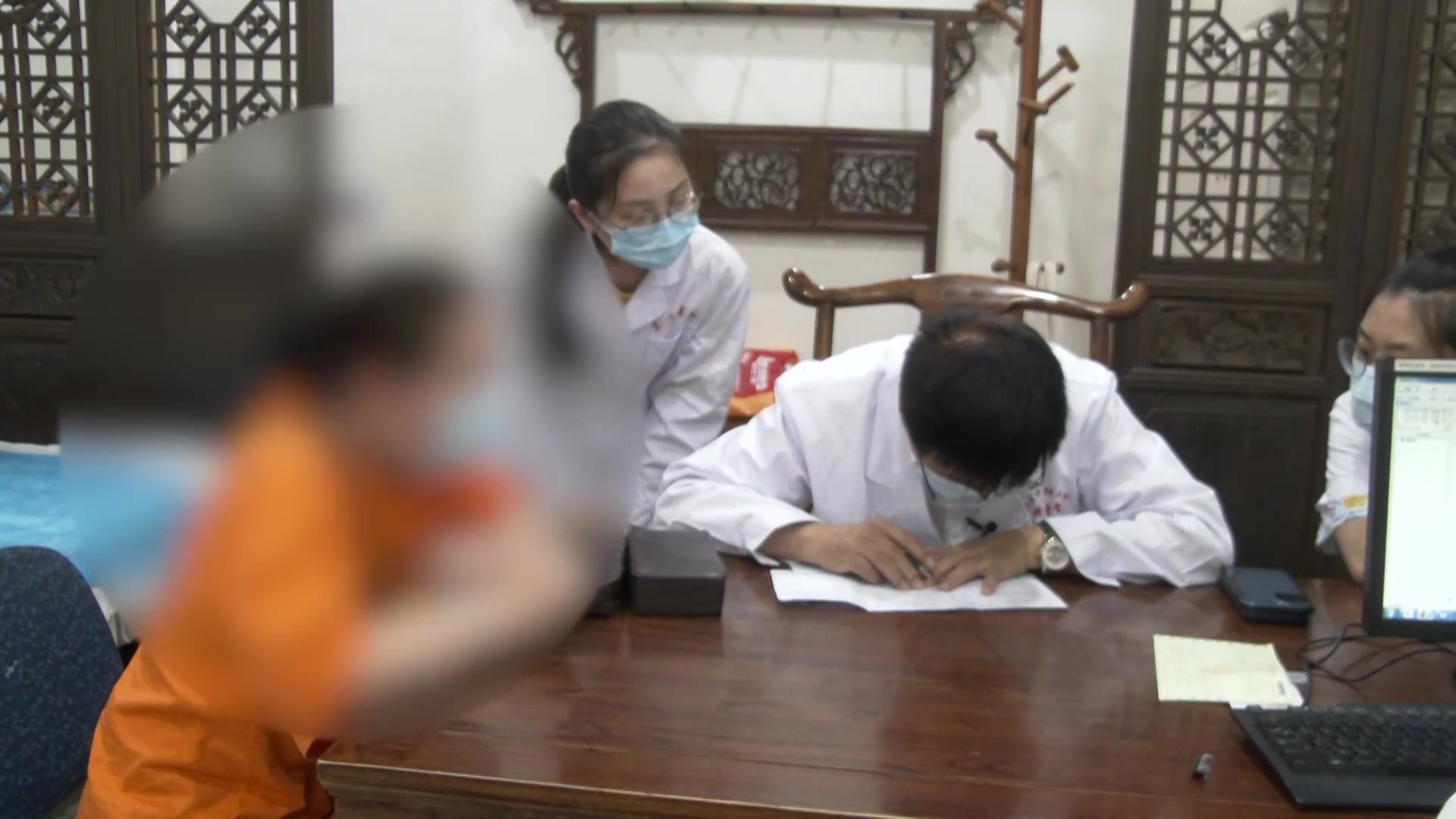 气郁痰凝兼气虚：47岁女性瘿瘤咳嗽乏力理气化痰法
