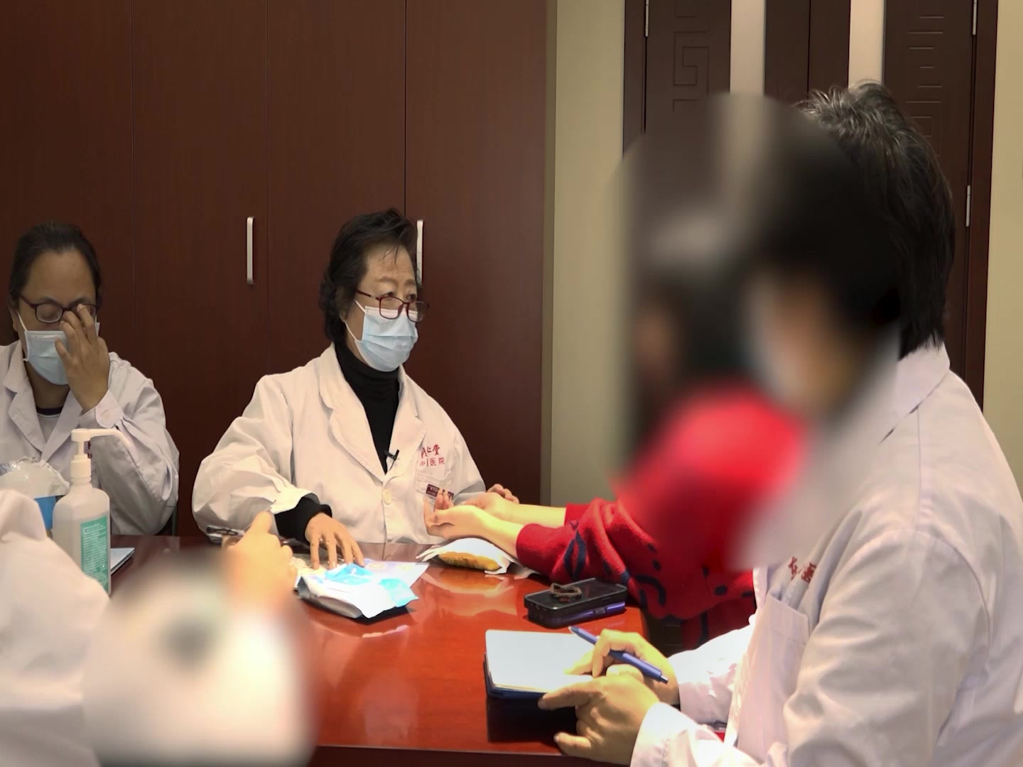 脾虚湿热心肝郁热：26岁女性月经病痤疮复诊之清热利湿疏肝法