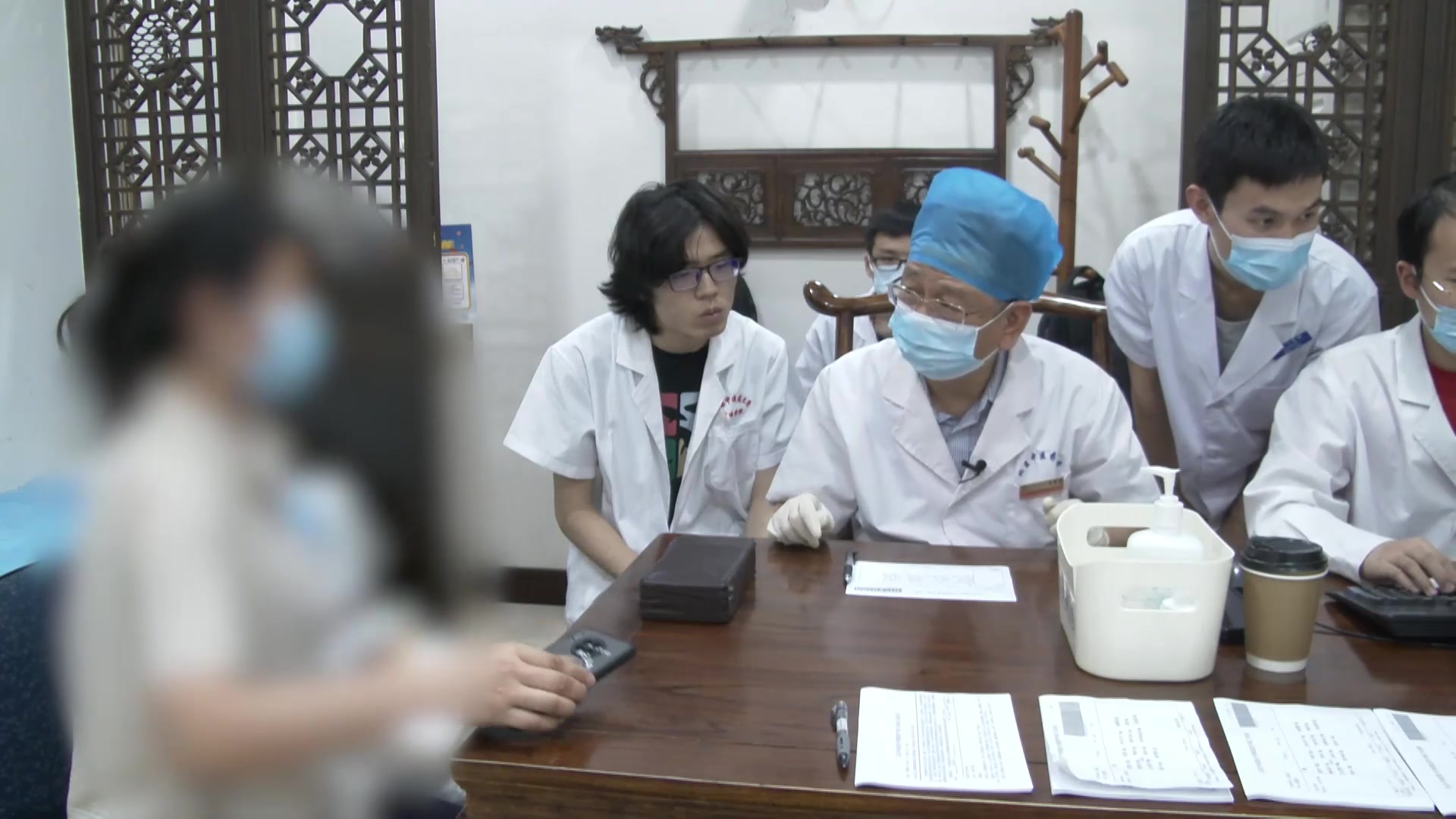 气滞血瘀湿浊内停：43岁女性面部褐黄斑的活血利湿法