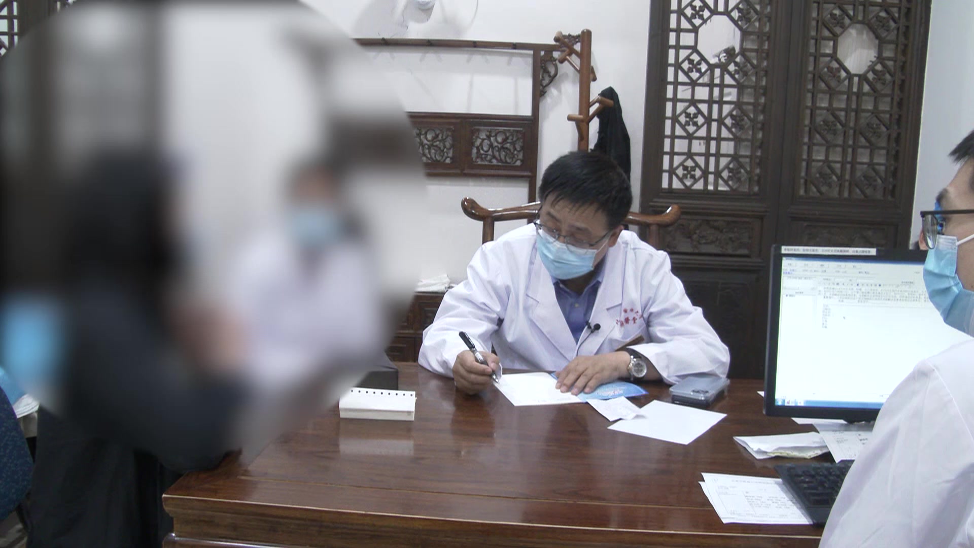 肝郁化火痰气交阻：43岁女性甲状腺结节伴心慌的疏肝散结法
