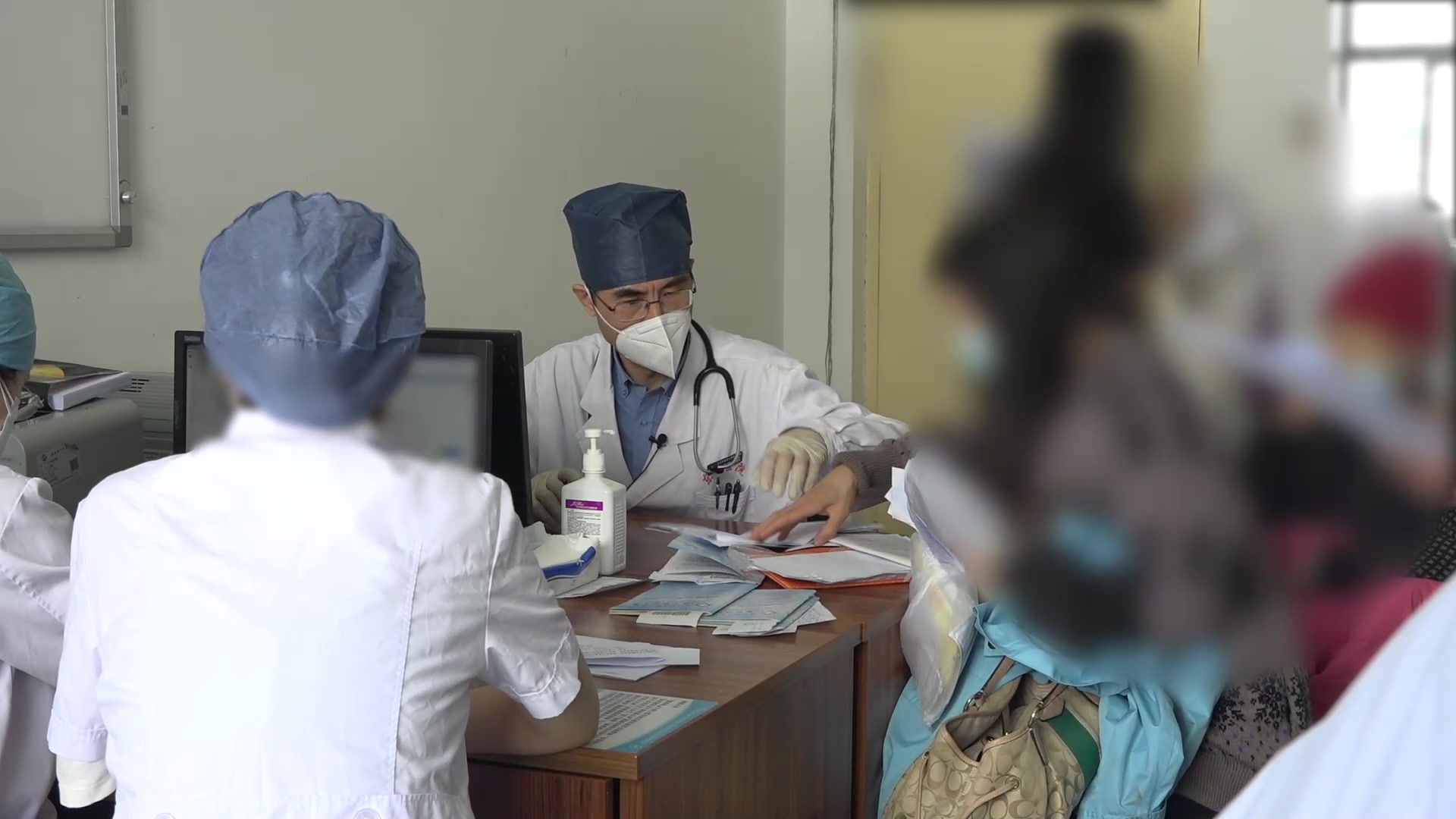 上热下寒阳虚血瘀：91岁心衰患者乏力尿闭失眠的中医辨治