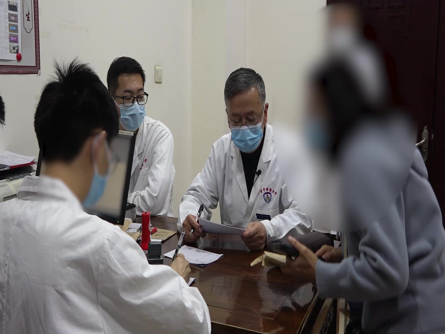 气血不足，清窍失养：57岁女性头晕两月余的补气养血健脾和胃法