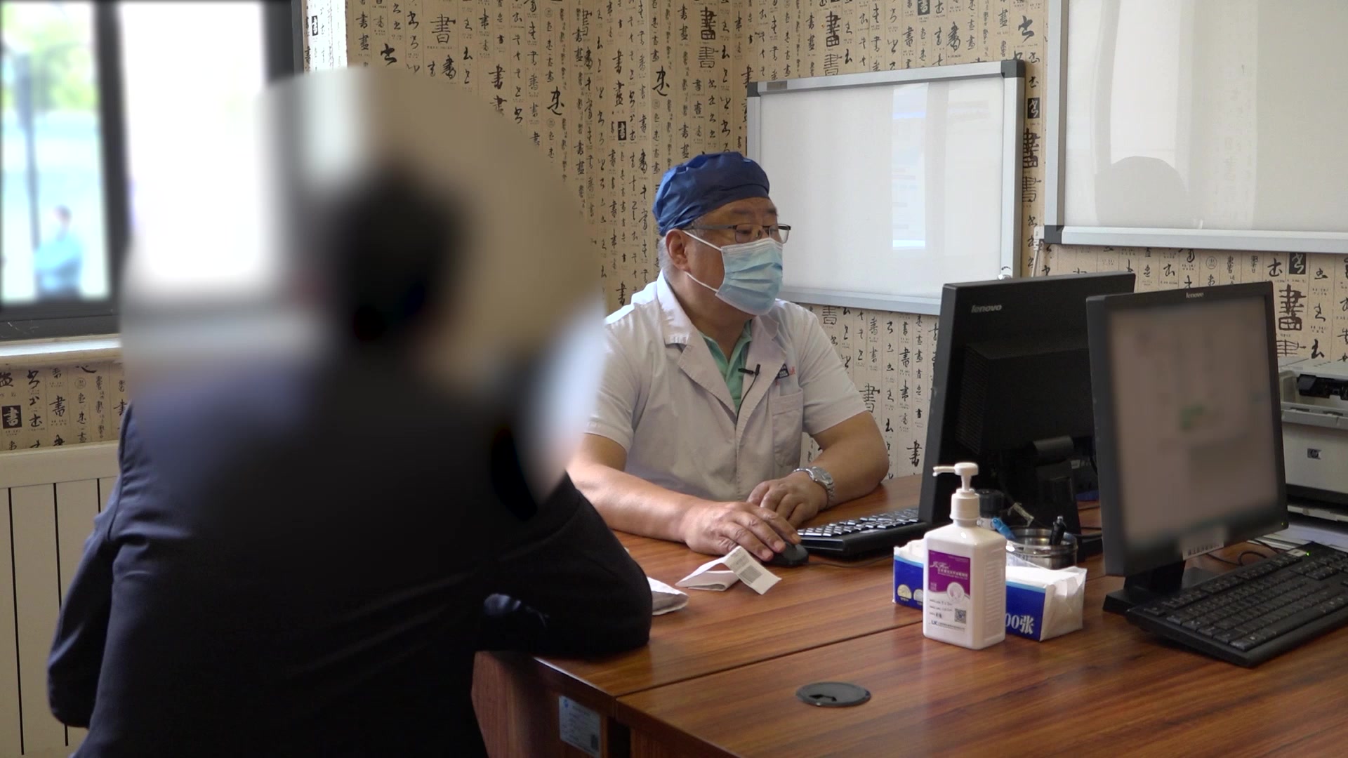 湿热下注气滞血瘀：42岁男性肛窦炎坠胀里急的中药熏洗与按揉法