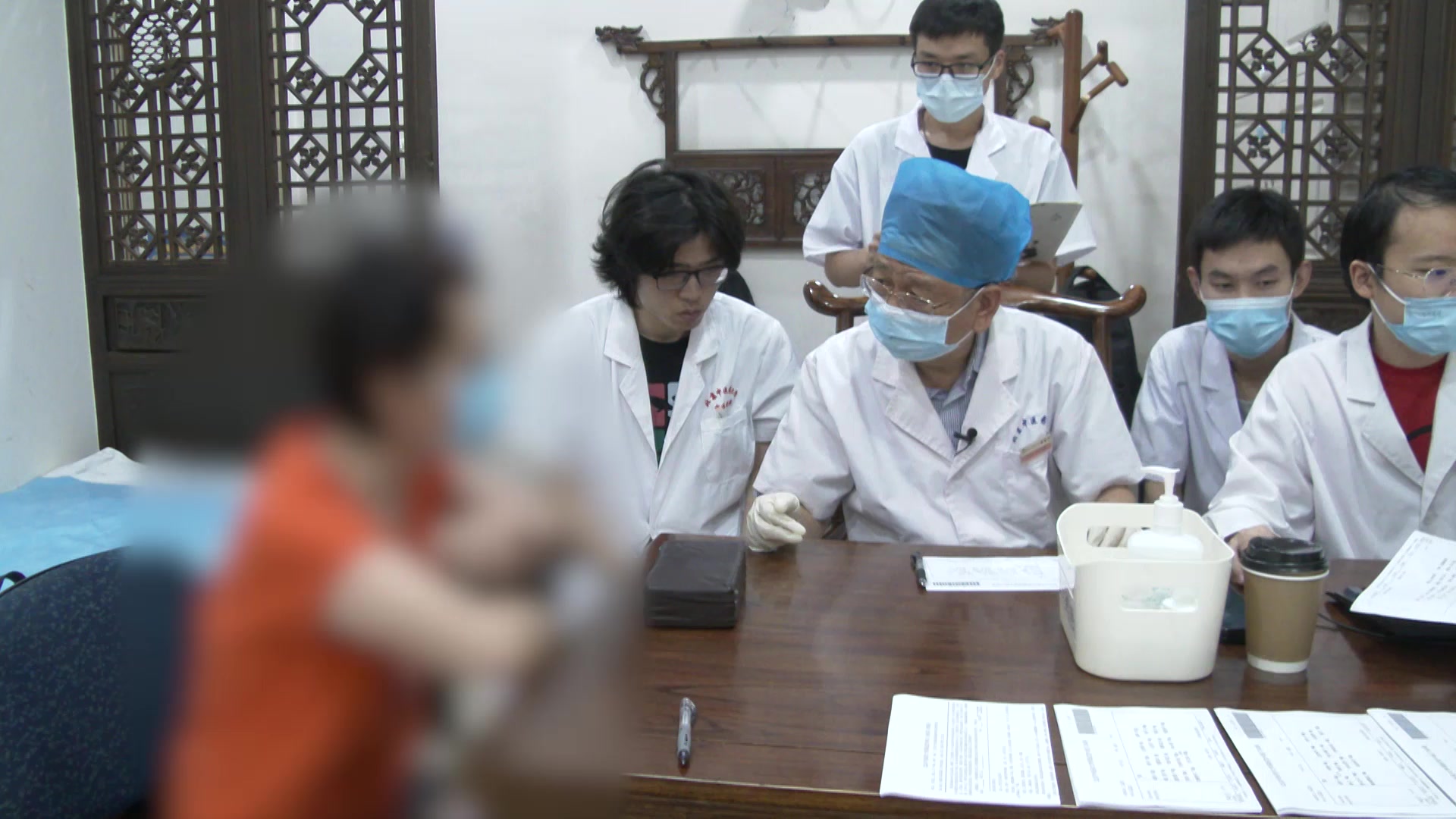 肝郁脾虚：63岁女性失眠伴胃胀便溏的疏肝健脾温肾法