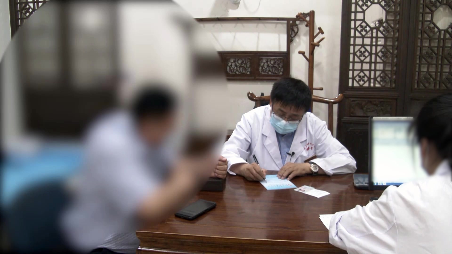 湿热内蕴：48岁男性头晕心烦失眠的清热利湿法