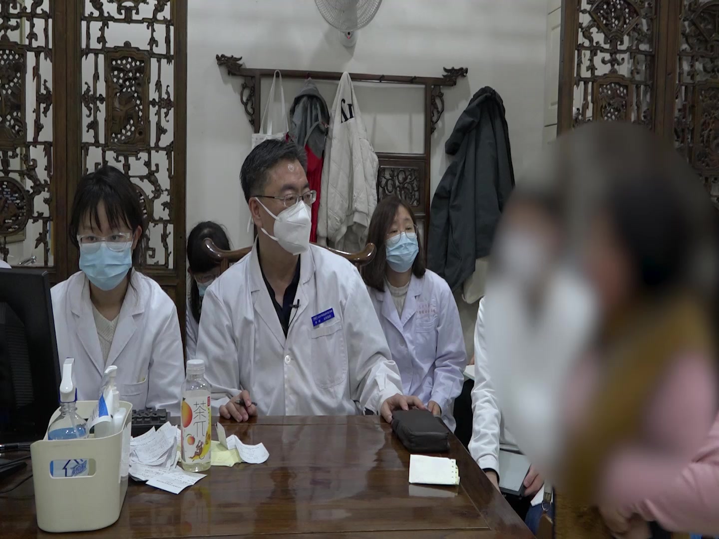 风热犯表兼血瘀：46岁女性玫瑰糠疹的祛风清热凉血活血法