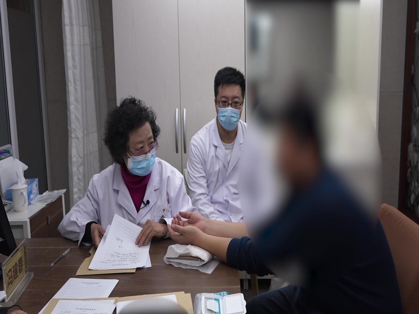肾虚火旺兼肝胆湿热：48岁男性阴囊潮湿口苦的疏肝解毒补肾法