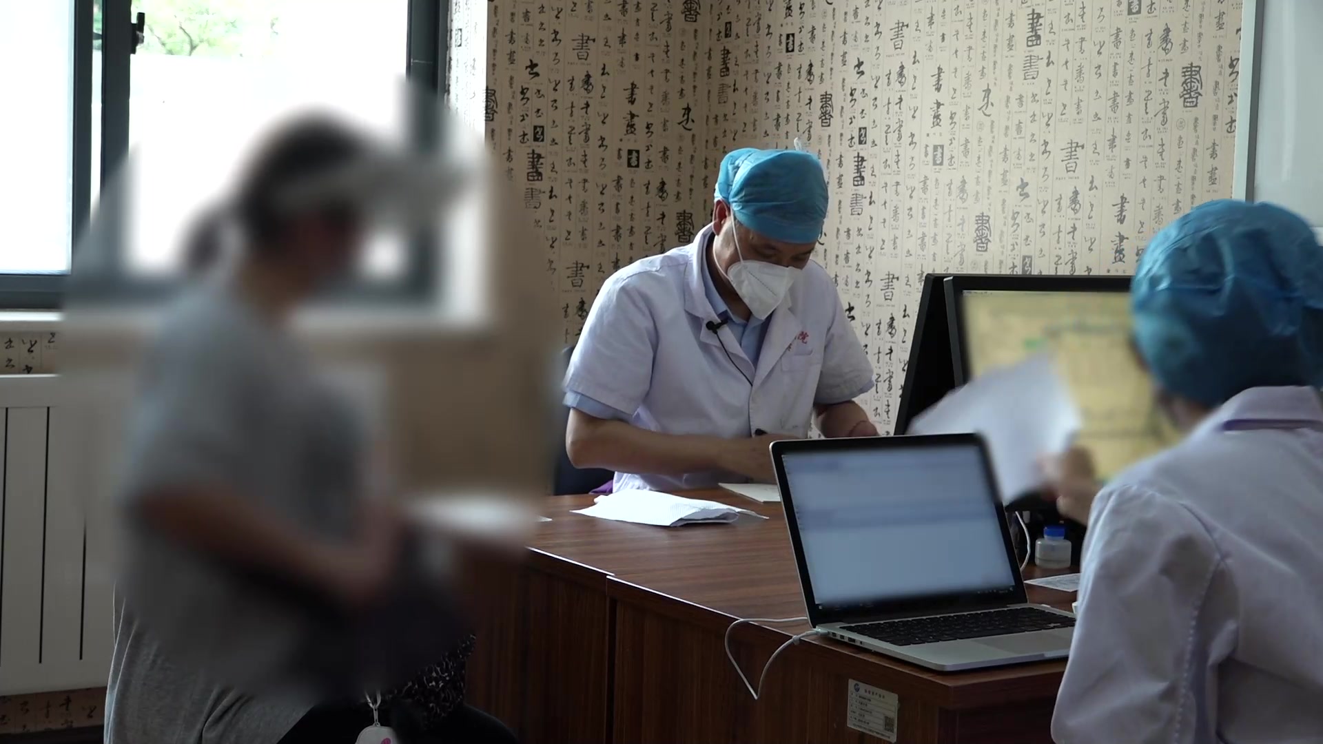 寒热错杂湿热瘀阻：35岁女性溃疡性结肠炎腹痛腹泻缓解之效不更方