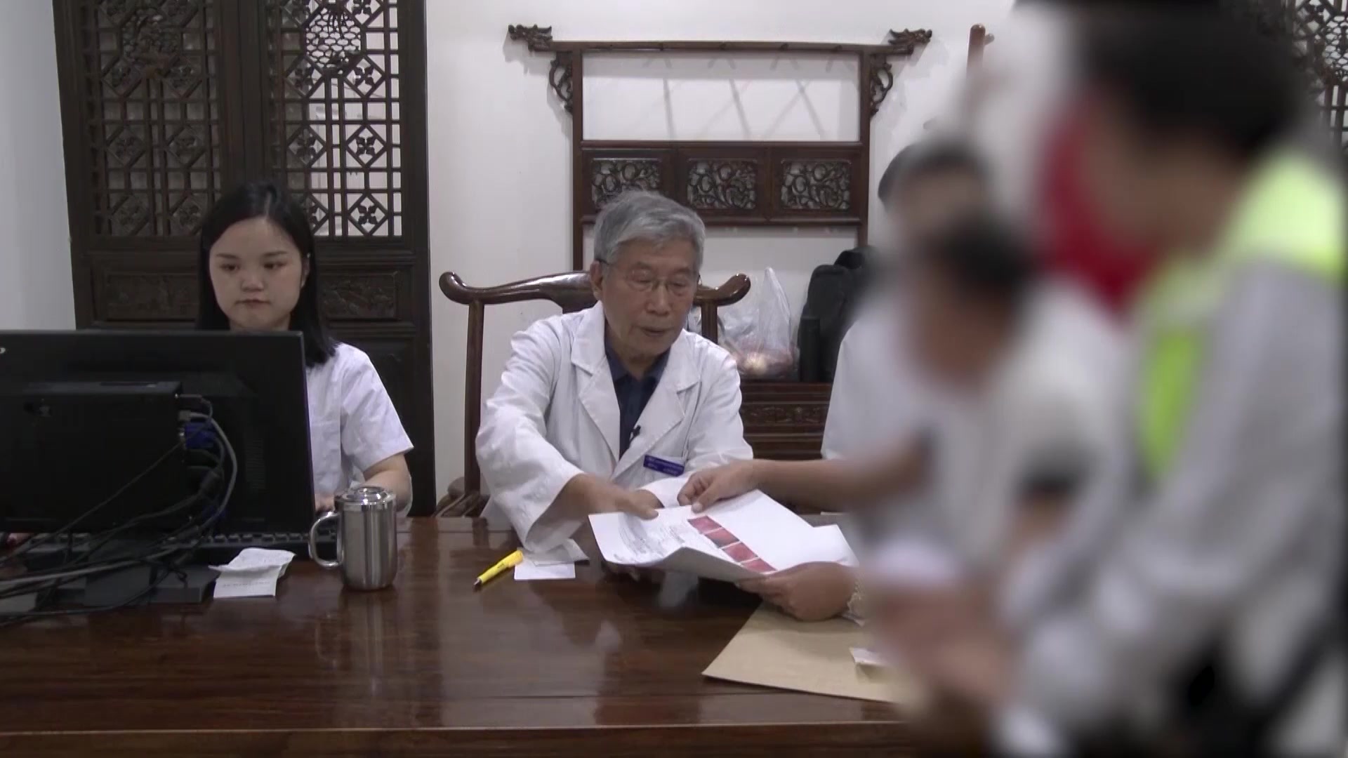 肝郁脾虚痰湿阻肺：52岁女性咳嗽胃胀怕冷的理气化痰健脾法