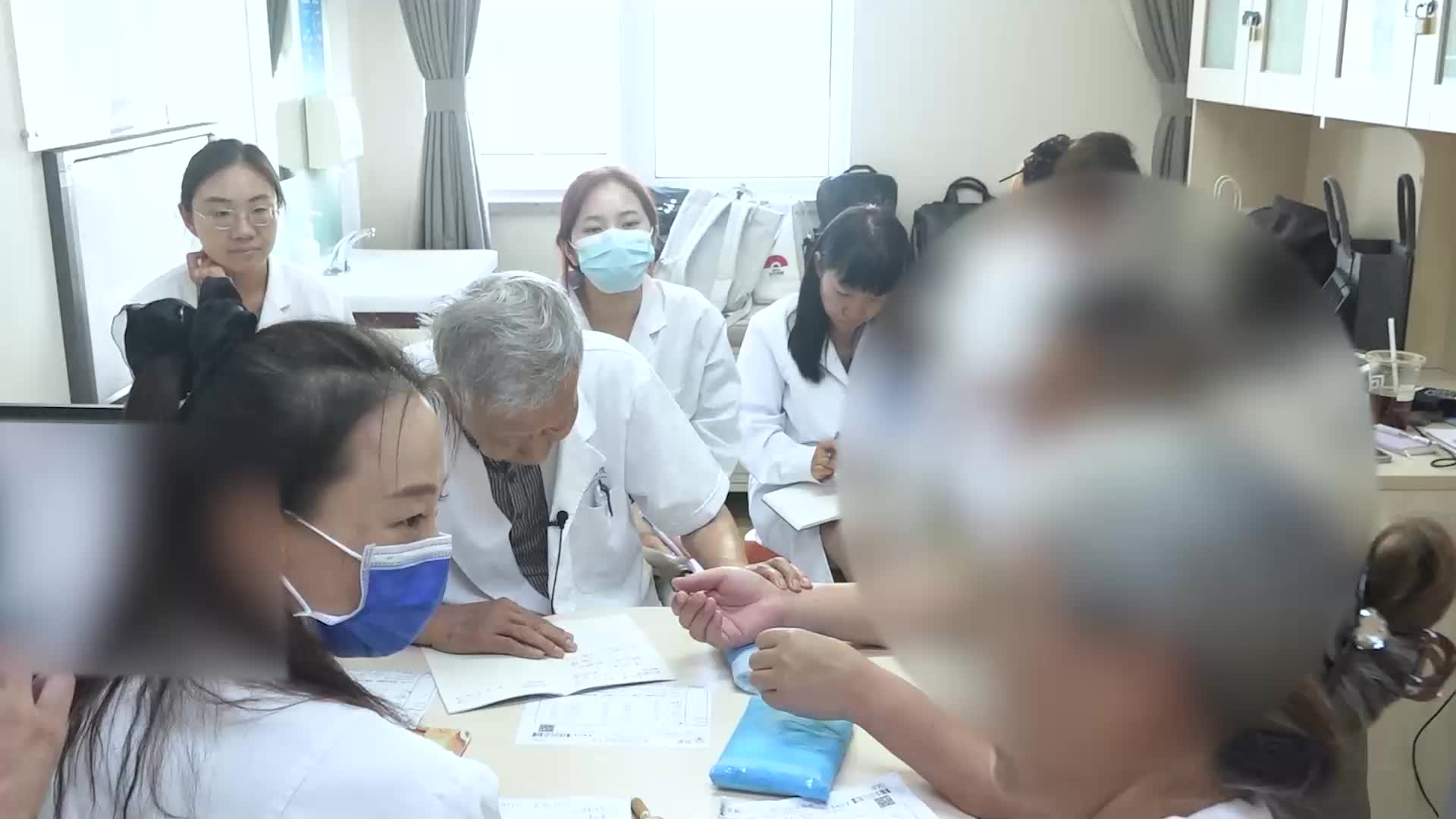 肝火上炎血热妄行：48岁男性反复上火痔疮出血的清肝凉血外治法
