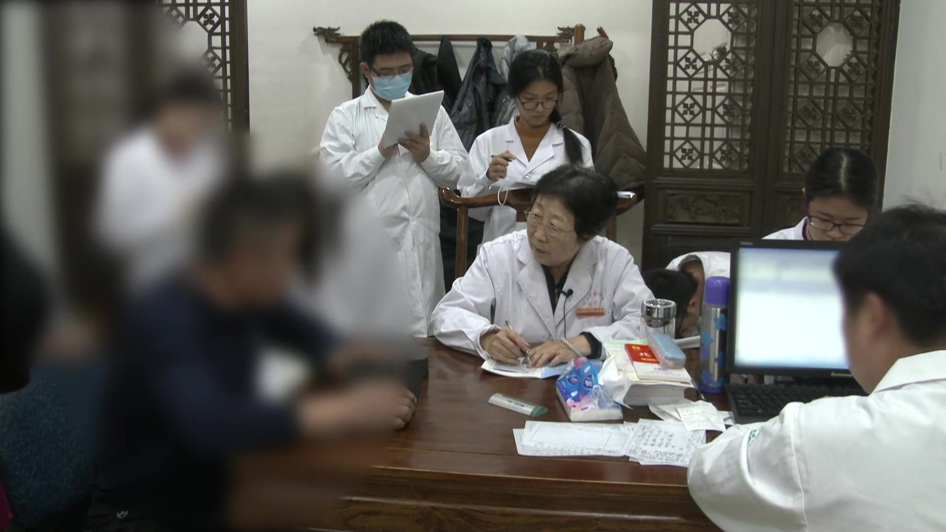 肝经湿热胆气上逆：41岁男性长期口苦伴胆囊息肉的疏肝利胆清湿热法